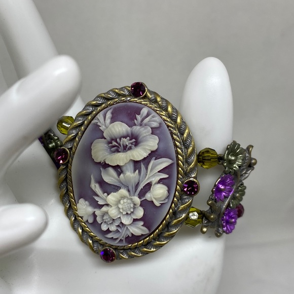 Beautiful Victorian revival stretch bracelet with floral motif - Picture 1 of 10
